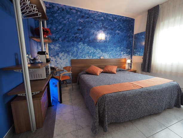 Imagen de la habitación del Hotel Montserrat, Sitges. Foto 12