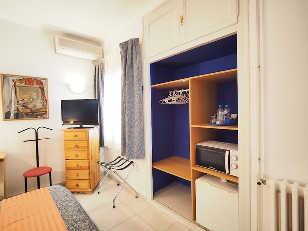 Imagen de la habitación del Hotel Montserrat, Sitges. Foto 14