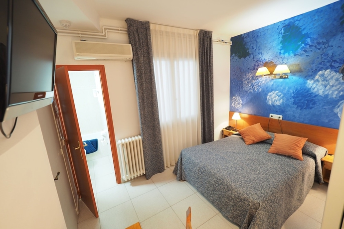 Imagen de la habitación del Hotel Montserrat, Sitges. Foto 17