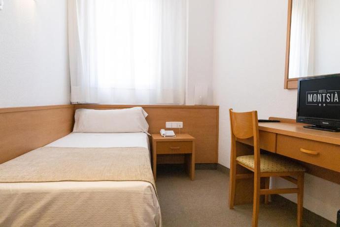 Imagen de la habitación del Hotel Montsia. Foto 6