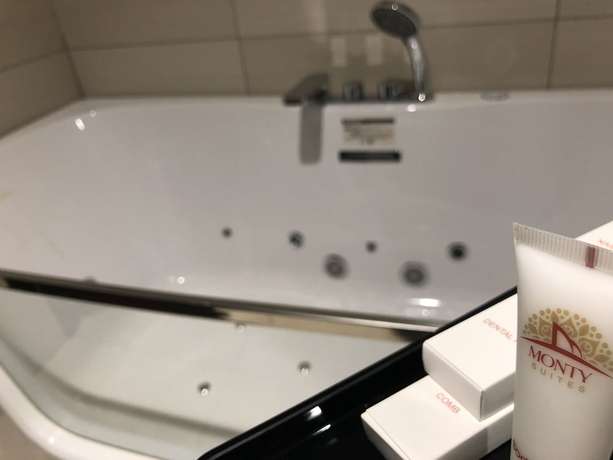 Imagen de la habitación del Hotel Monty Suites and Golf. Foto 17