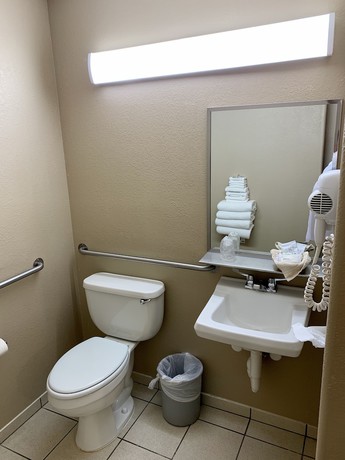 Imagen de la habitación del Hotel Monument Inn And Suites. Foto 11