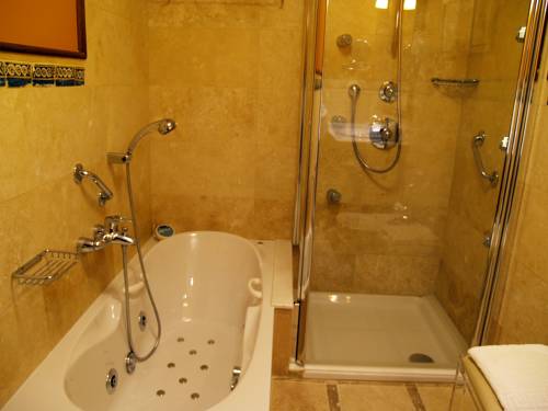 Imagen de la habitación del Hotel Monumento Convento De San Benito. Foto 15