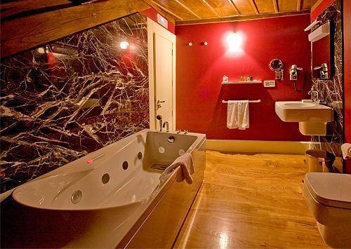 Imagen de la habitación del Hotel Monumento Pazo De Orbán. Foto 9