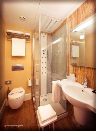 Imagen de la habitación del Hotel Monumento Pazo De Orbán. Foto 11