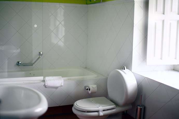 Imagen de la habitación del Hotel Monumento Pazo Do Castro. Foto 17