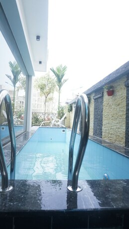 Imagen de la habitación del Hotel Monza Villa. Foto 27