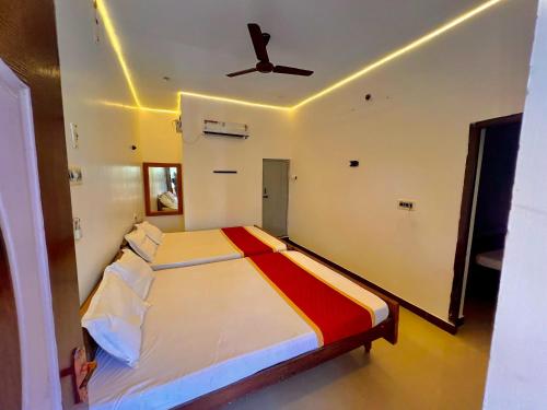 Imagen de la habitación del Hotel Mookambigai Residency. Foto 14