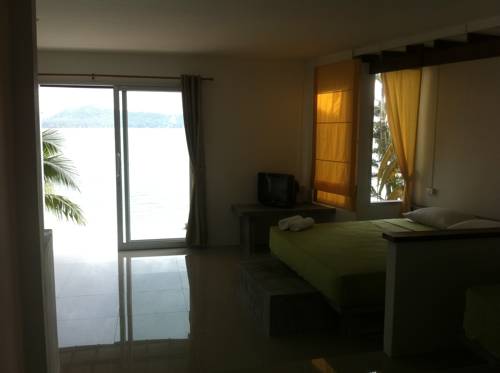 Imagen de la habitación del Hotel Moon Beach Resort. Foto 3