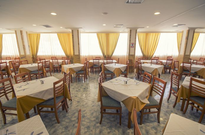 Imagen del bar/restaurante del Hotel Moon Dreams Coral Beach. Foto 4