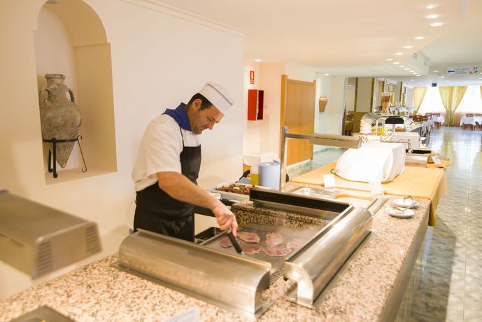 Imagen del bar/restaurante del Hotel Moon Dreams Coral Beach. Foto 5