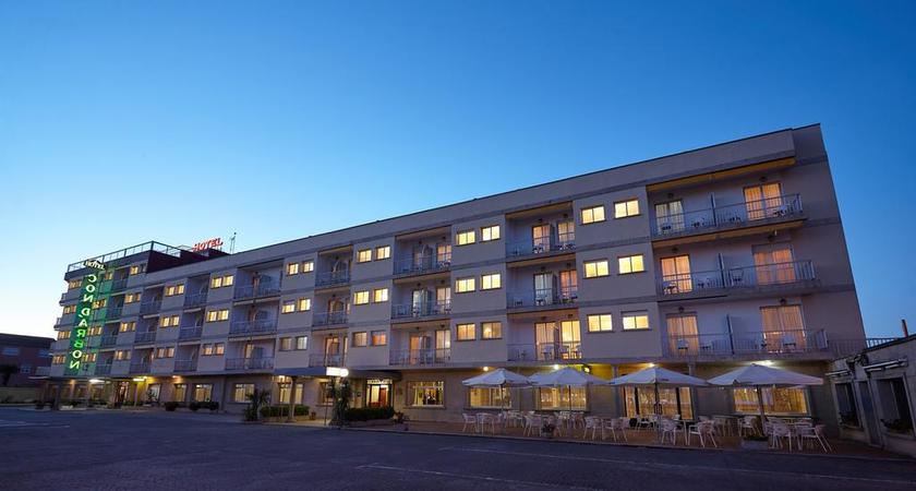 Imagen general del Hotel Moon Dreams La Lanzada. Foto 9