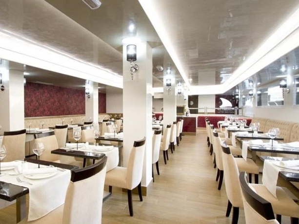 Imagen del bar/restaurante del Hotel Moon Dreams Torremolinos. Foto 5