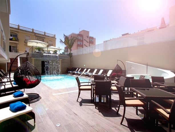 Imagen de la piscina del Hotel Moon Dreams Torremolinos. Foto 14