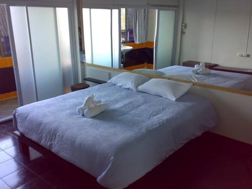 Imagen general del Hotel Moon House At Clock Tower. Foto 3