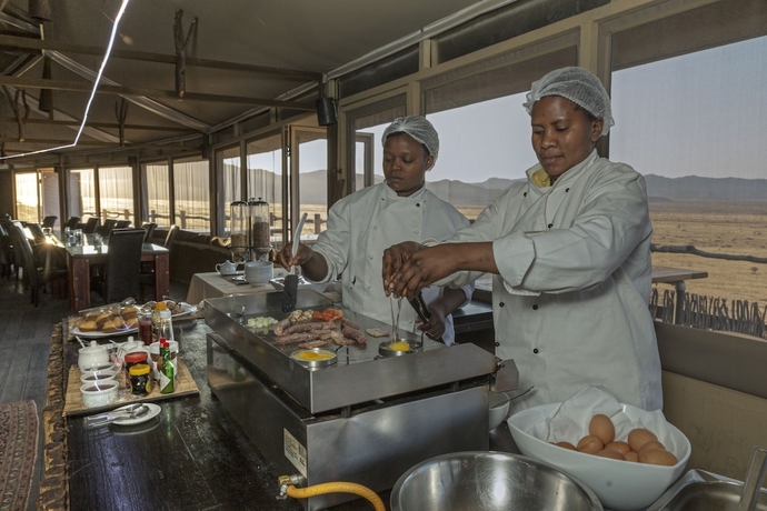 Imagen del bar/restaurante del Hotel Moon Mountain Lodge. Foto 3