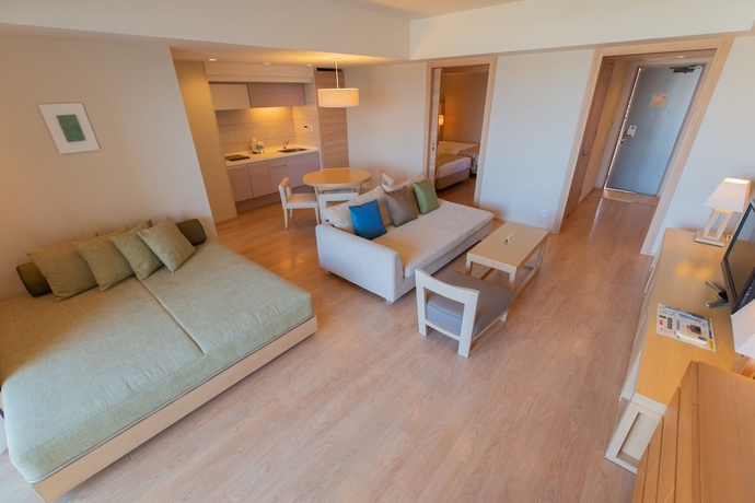 Imagen de la habitación del Hotel Moon Ocean Ginowan and Residence. Foto 4