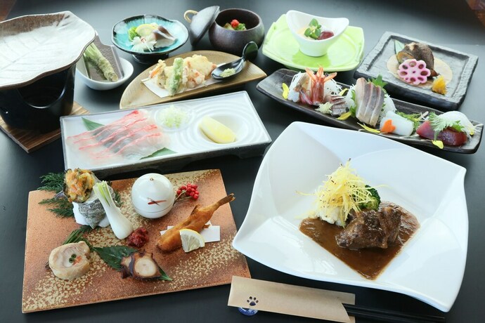 Imagen del bar/restaurante del Hotel Moon Rivage. Foto 11