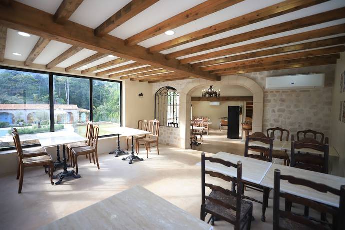 Imagen del bar/restaurante del Hotel Moon River Village. Foto 6