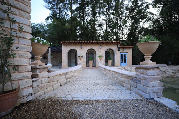 Imagen de la piscina del Hotel Moon River Village. Foto 20