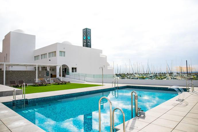 Imagen de la piscina del Hotel Moon and Spa. Foto 8