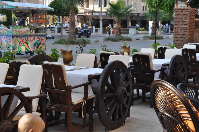 Imagen del bar/restaurante del Hotel Moonlight, ALANYA. Foto 2
