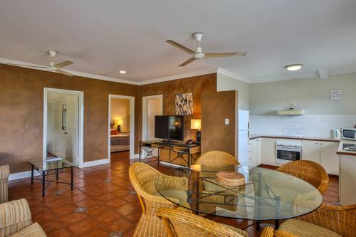 Imagen de la habitación del Hotel Moonlight Bay Suites. Foto 1