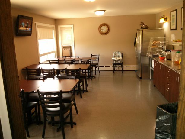 Imagen del bar/restaurante del Hotel Moonlight Inn And Suites, Greater Sudbury. Foto 5