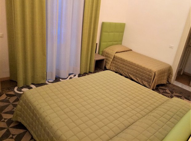 Imagen de la habitación del Hotel Moonlight and Suites. Foto 2