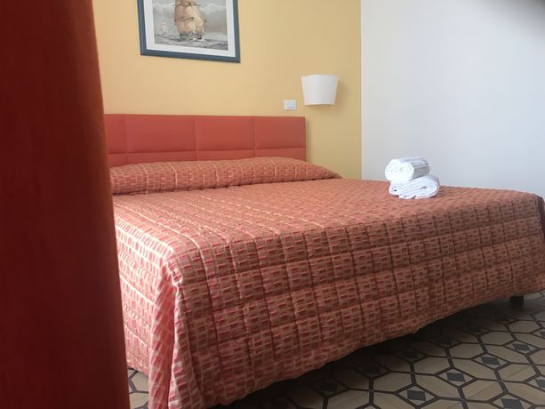 Imagen de la habitación del Hotel Moonlight and Suites. Foto 6
