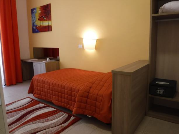 Imagen de la habitación del Hotel Moonlight and Suites. Foto 13