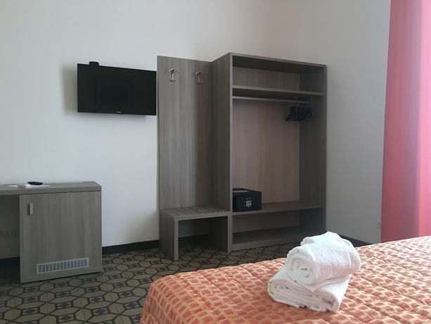 Imagen de la habitación del Hotel Moonlight and Suites. Foto 15