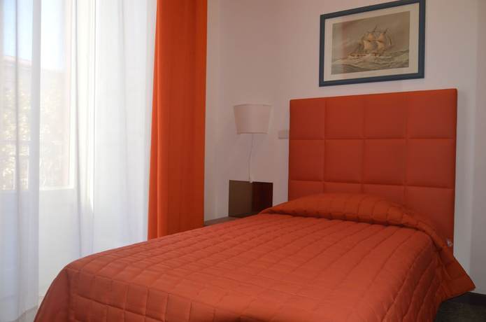 Imagen de la habitación del Hotel Moonlight and Suites. Foto 17