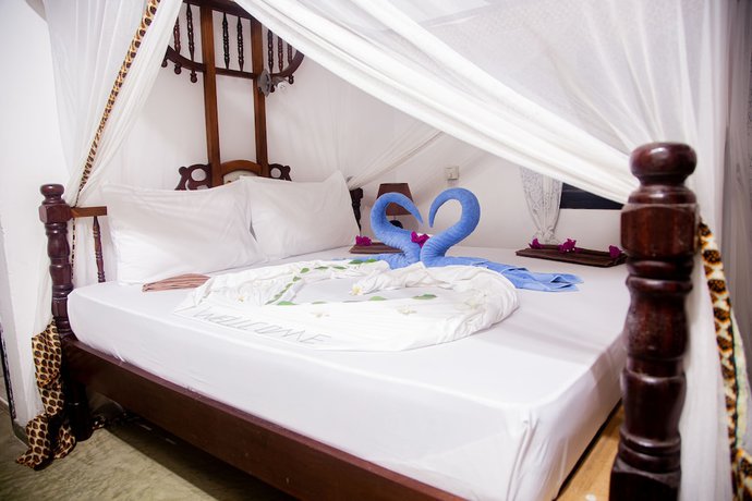 Imagen de la habitación del Hotel Moonshine Uroa Boutique. Foto 10