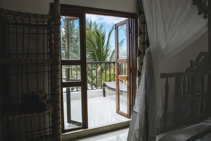 Imagen de la habitación del Hotel Moonshine Uroa Boutique. Foto 17