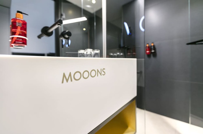 Imagen de la habitación del Hotel Mooons. Foto 17