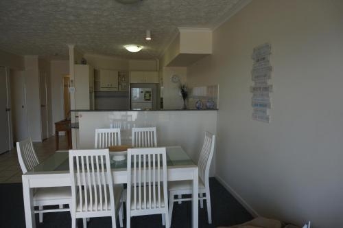 Imagen de la habitación del Hotel Moorings Beach Resort. Foto 9