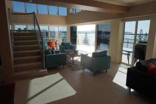 Imagen general del Hotel Moorings Beach Resort. Foto 3