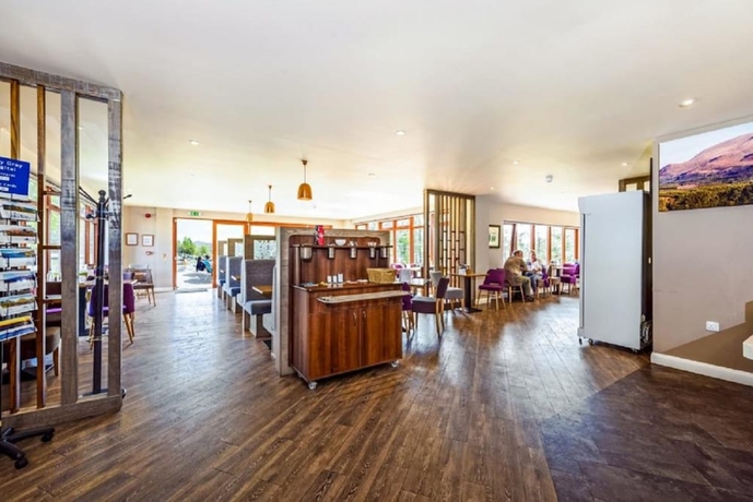 Imagen del bar/restaurante del Hotel Moorings. Foto 2