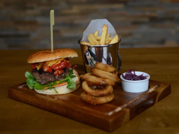 Imagen del bar/restaurante del Hotel Moorings. Foto 5