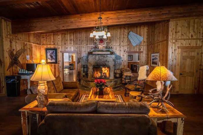Imagen de los interiores del Hotel Moose Creek Ranch. Foto 16