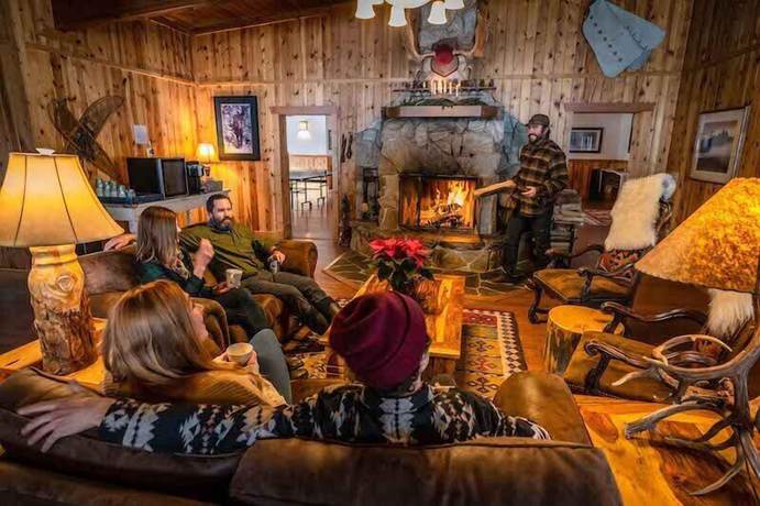 Imagen de los interiores del Hotel Moose Creek Ranch. Foto 17