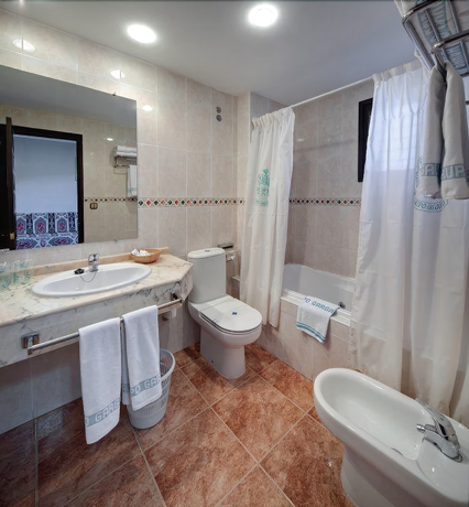 Imagen de la habitación del Hotel Mora. Foto 6