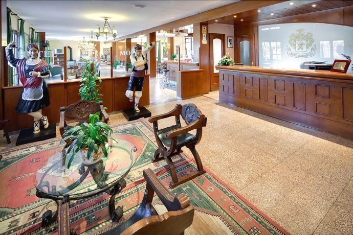 Imagen de los interiores del Hotel Mora. Foto 12