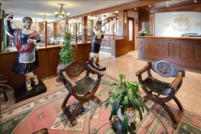 Imagen de los interiores del Hotel Mora. Foto 17