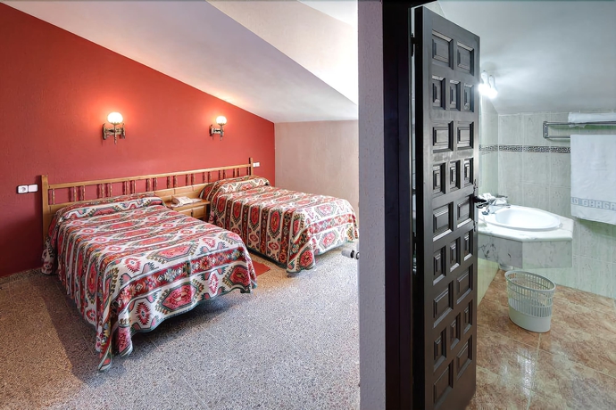 Imagen de la habitación del Hotel Mora. Foto 9