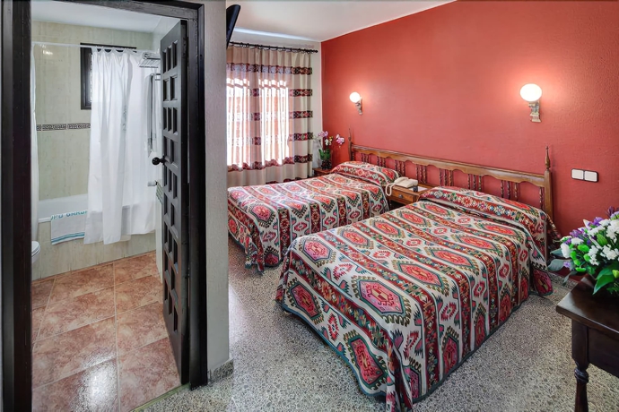Imagen de la habitación del Hotel Mora. Foto 11