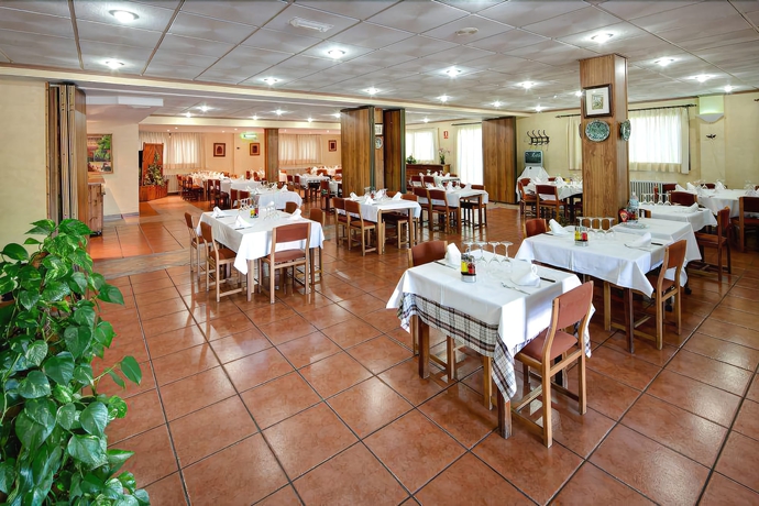 Imagen del bar/restaurante del Hotel Mora, Mora de Rubielos. Foto 3