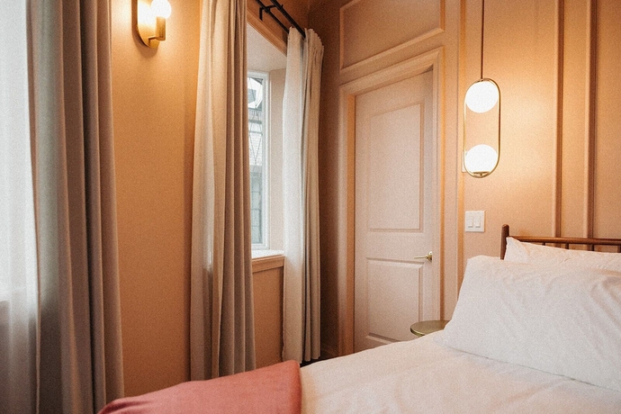 Imagen de la habitación del Hotel Morado. Foto 3