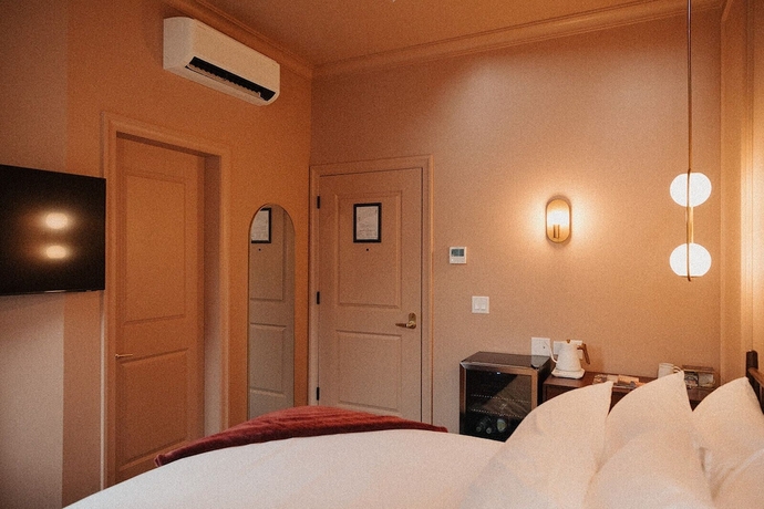 Imagen de la habitación del Hotel Morado. Foto 11